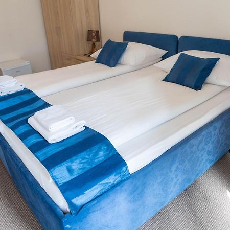 Apartmani I Sobe Centar 부고즈노 외부 사진