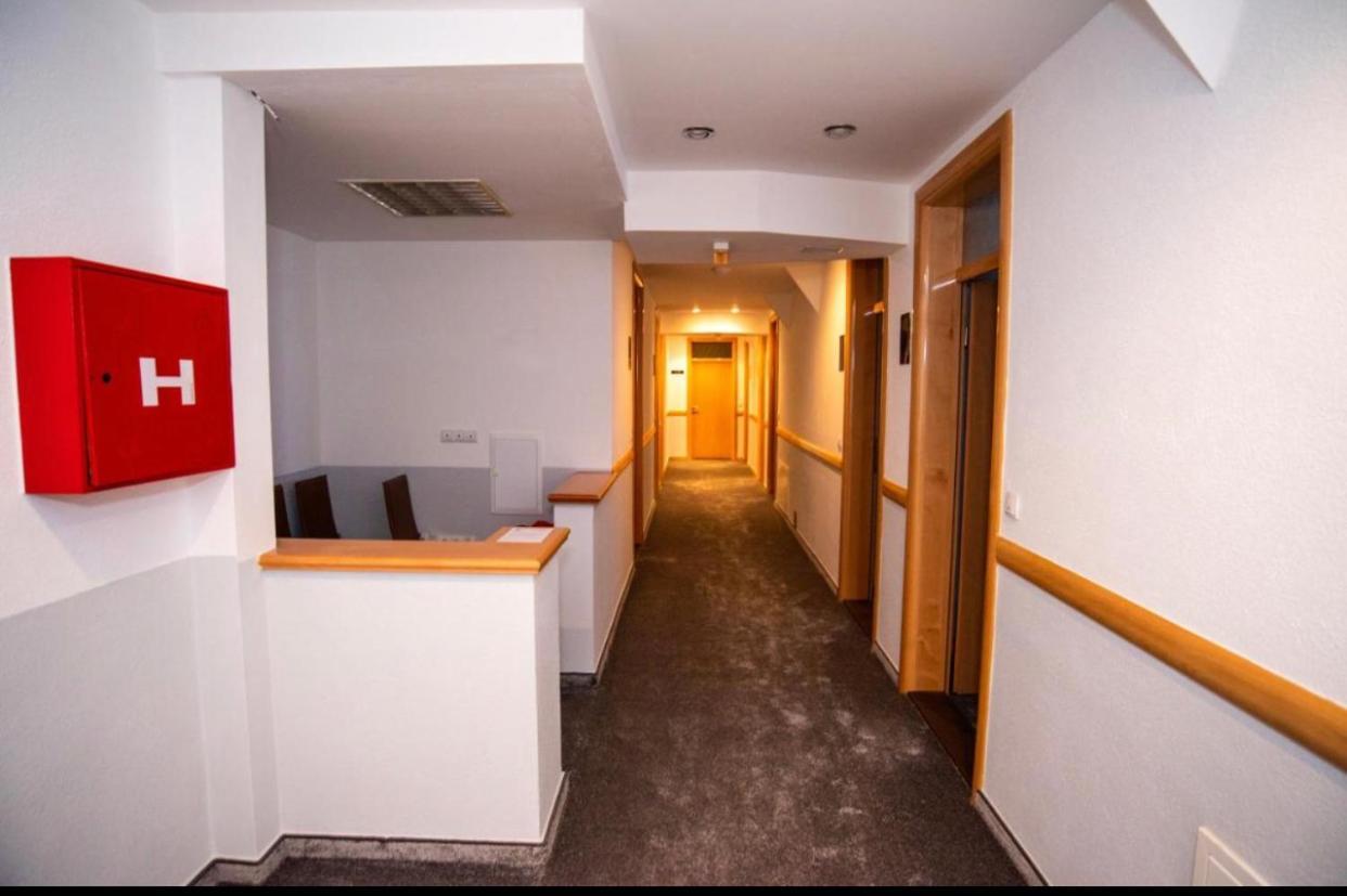 Apartmani I Sobe Centar 부고즈노 외부 사진