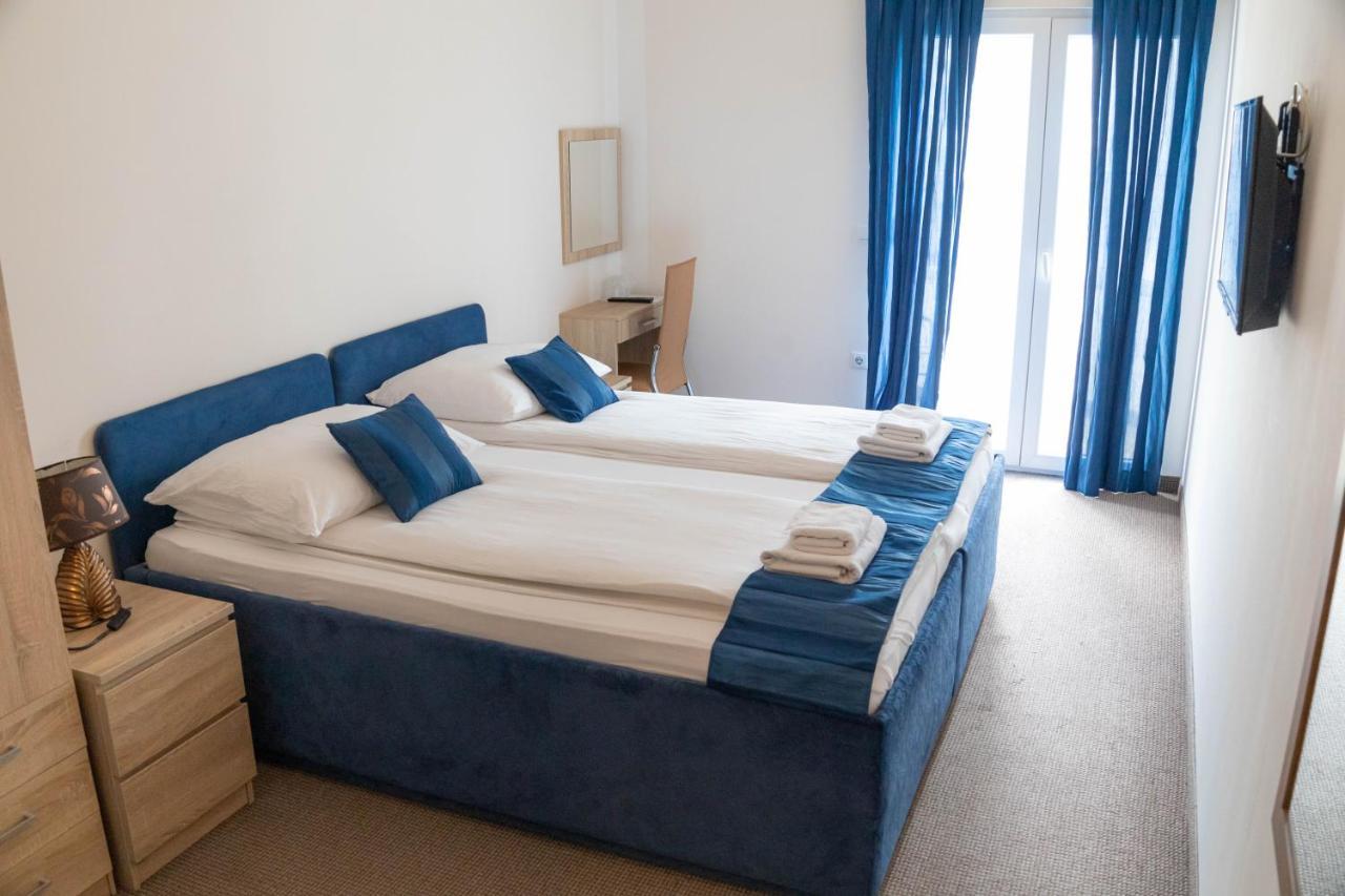 Apartmani I Sobe Centar 부고즈노 외부 사진
