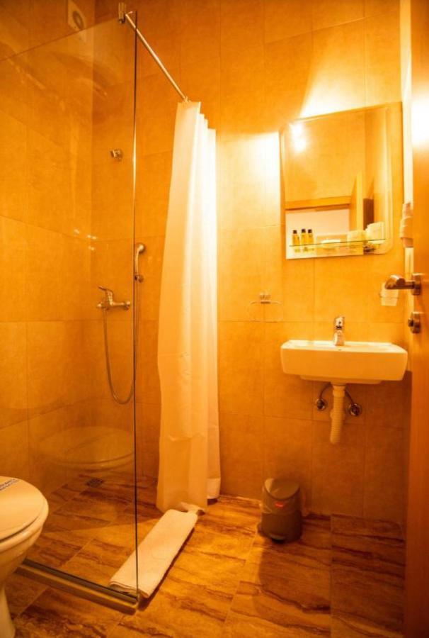 Apartmani I Sobe Centar 부고즈노 외부 사진