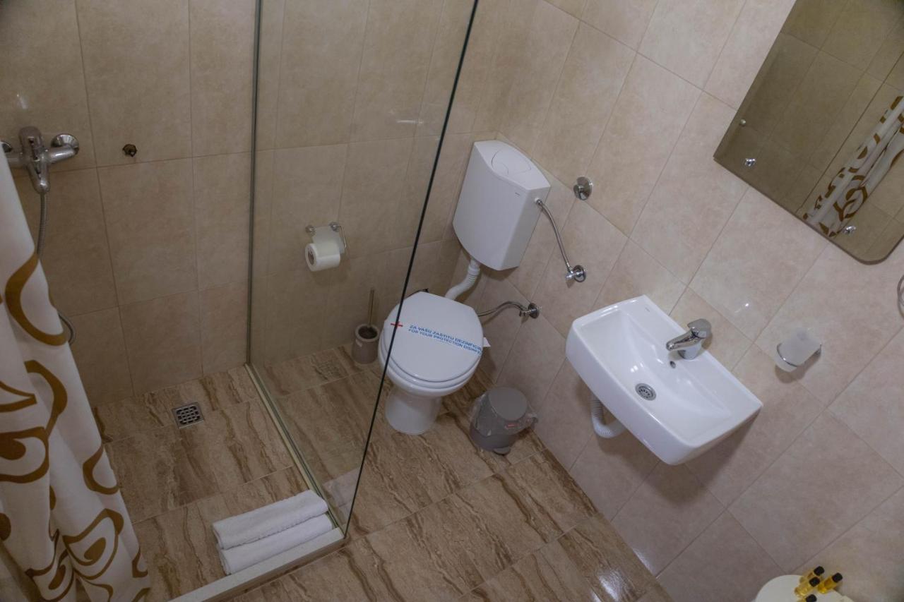 Apartmani I Sobe Centar 부고즈노 외부 사진
