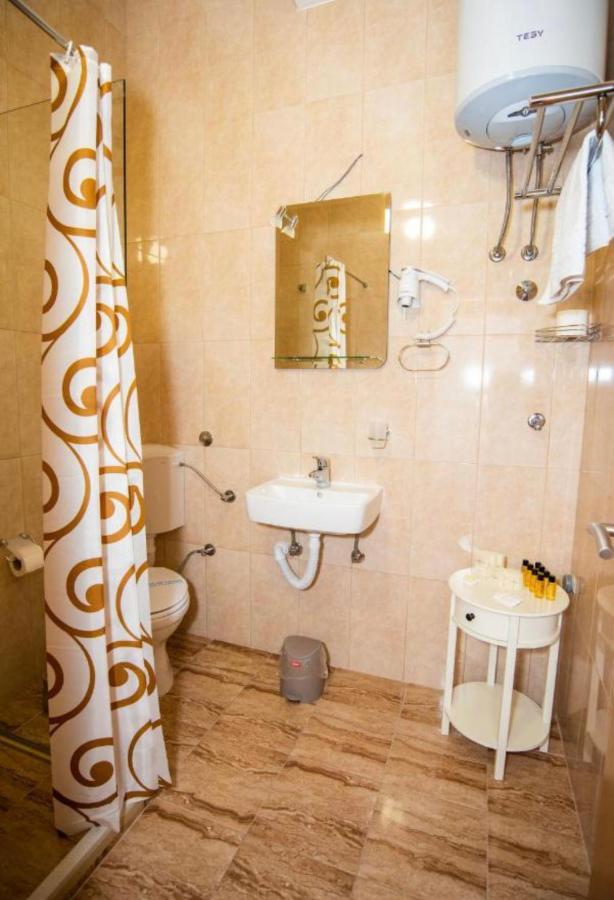 Apartmani I Sobe Centar 부고즈노 외부 사진