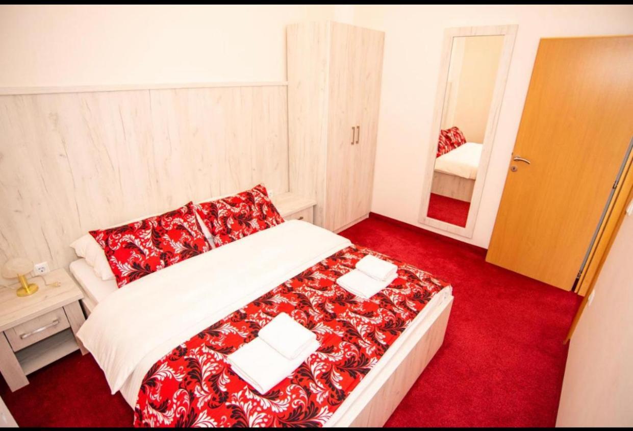Apartmani I Sobe Centar 부고즈노 외부 사진