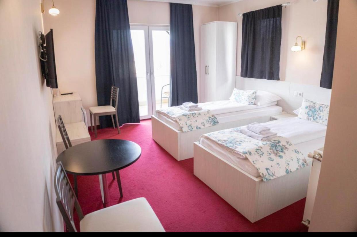 Apartmani I Sobe Centar 부고즈노 외부 사진