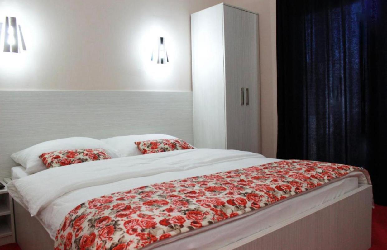 Apartmani I Sobe Centar 부고즈노 외부 사진