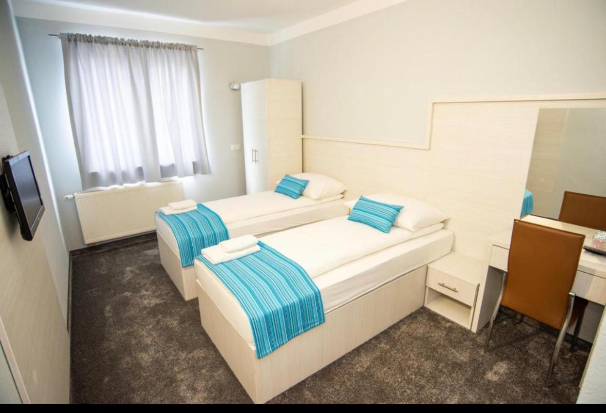 Apartmani I Sobe Centar 부고즈노 외부 사진